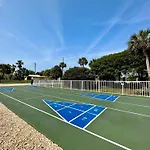 Pelican Walk 702